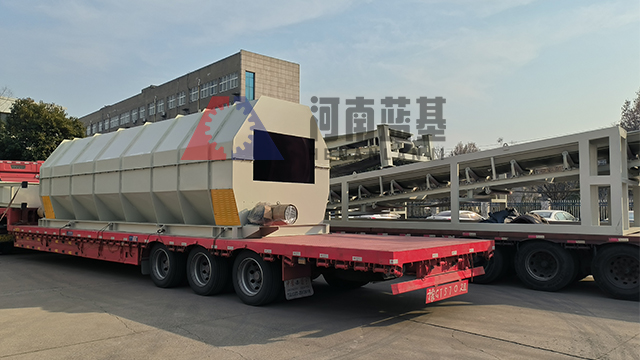 垃圾分揀設(shè)備今日順利裝車(chē)發(fā)貨前往北京